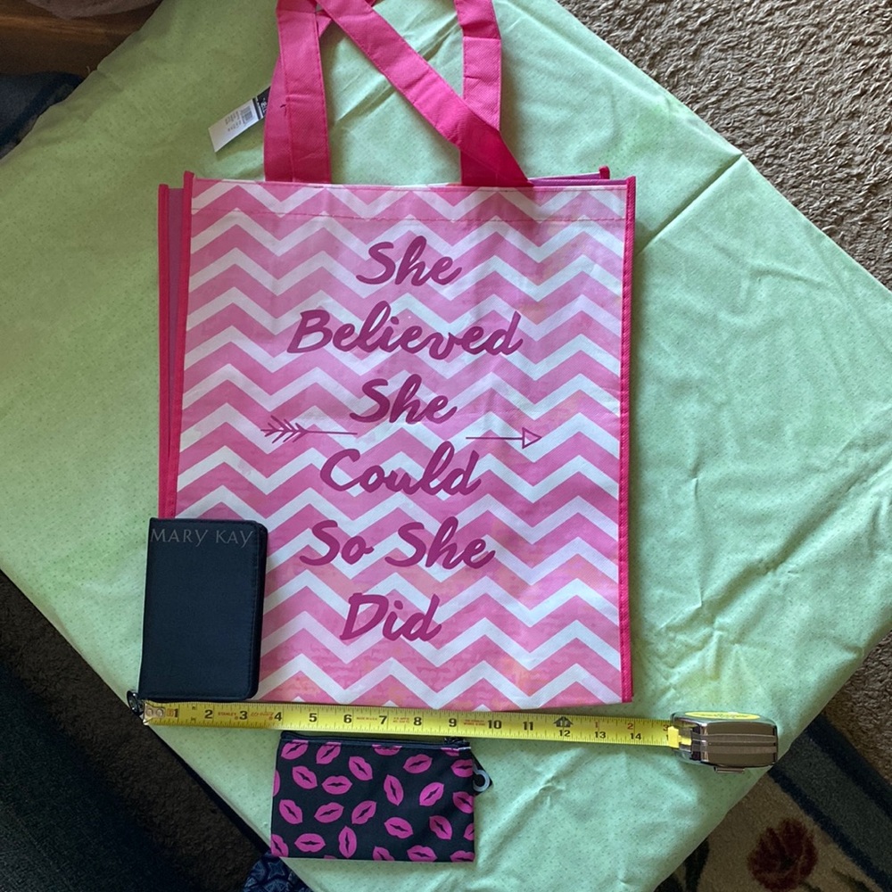 ❤️NWT❤️Reusable Vinyl Bag, Lips Cosmetic Bag & Mary Kay Mini Cosmetics Case